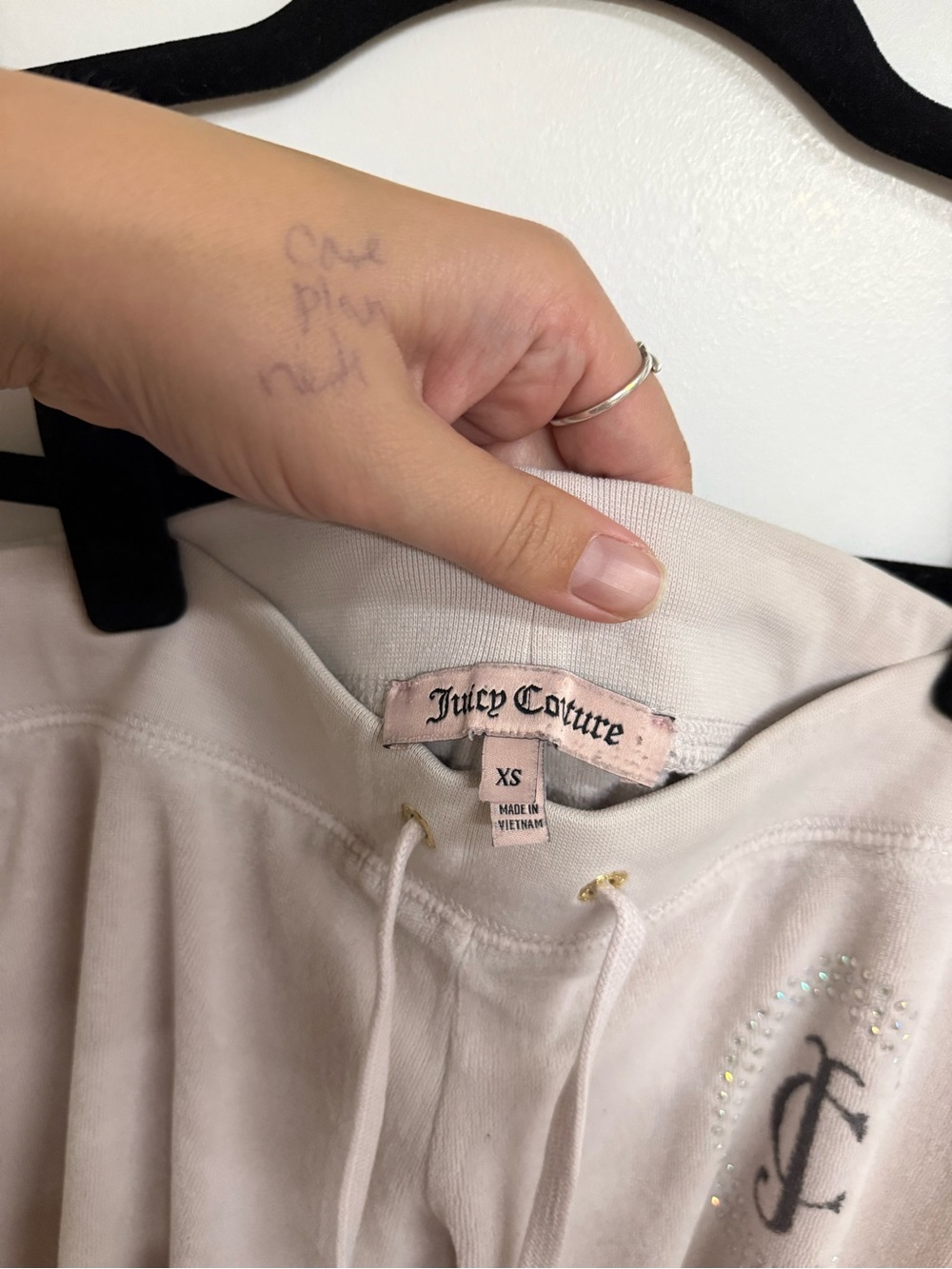 Juicy Couture Women’s Beige Drawstring Lounge Pants - Picture 3 of 3